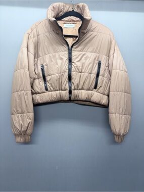 Cropped Beige Puffer Jacket with Zip Pockets - Women